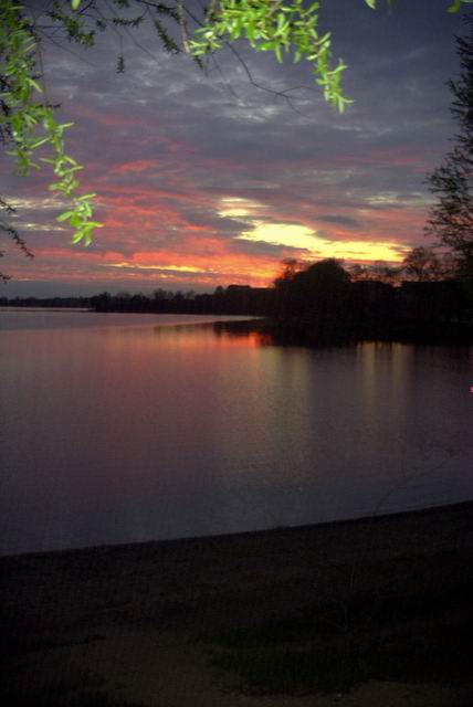 E�k - Zach�d s�o�ca nad jeziorem